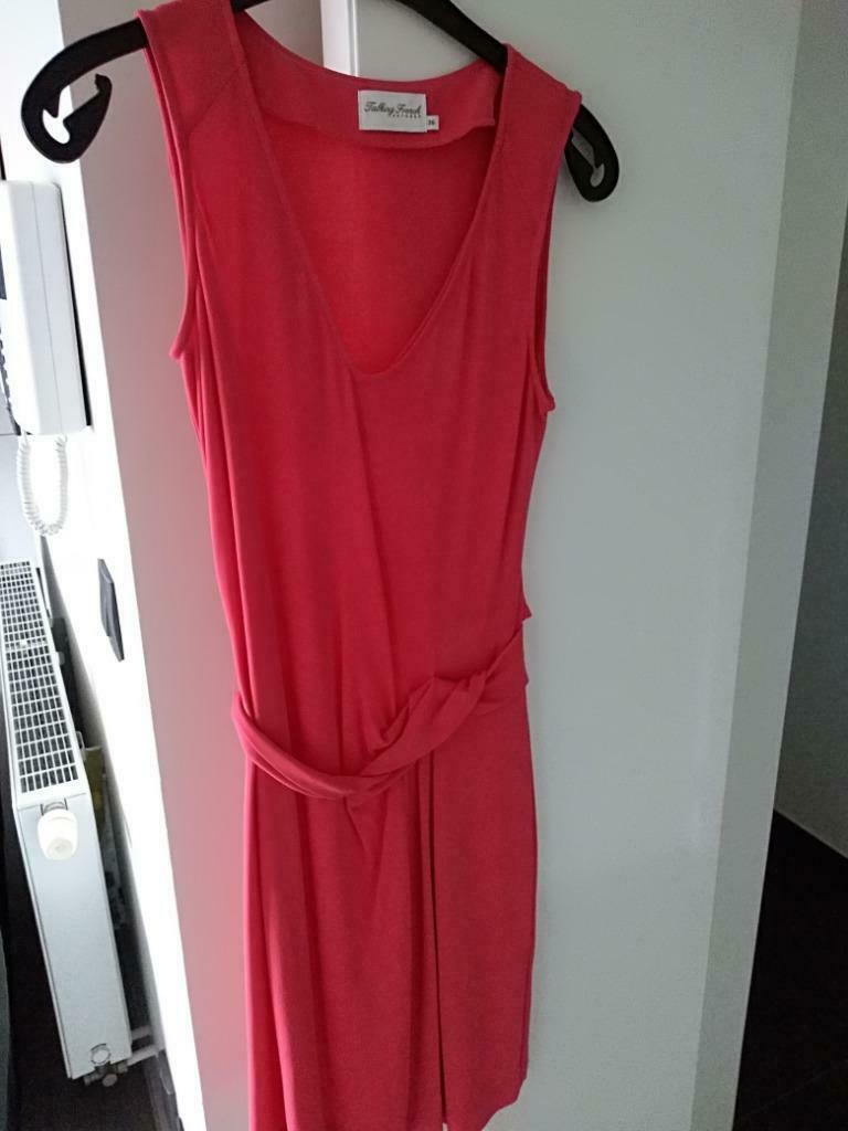 Koraalrood kleedje in maat 36 van het merk Talking French, Kleding | Dames, Jurken, Talking French, Overige kleuren, Ophalen of Verzenden