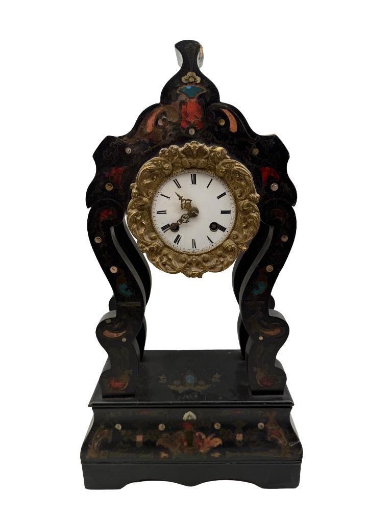Pendule Napoléon III noire en bois laqué – XIXᵉ siècle