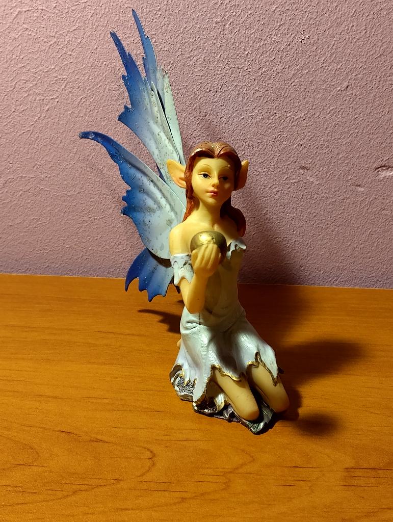 Figurine fée H +- 9cm - exposé dans une vitrine fermée, Enlèvement, Comme neuf, Fantasy