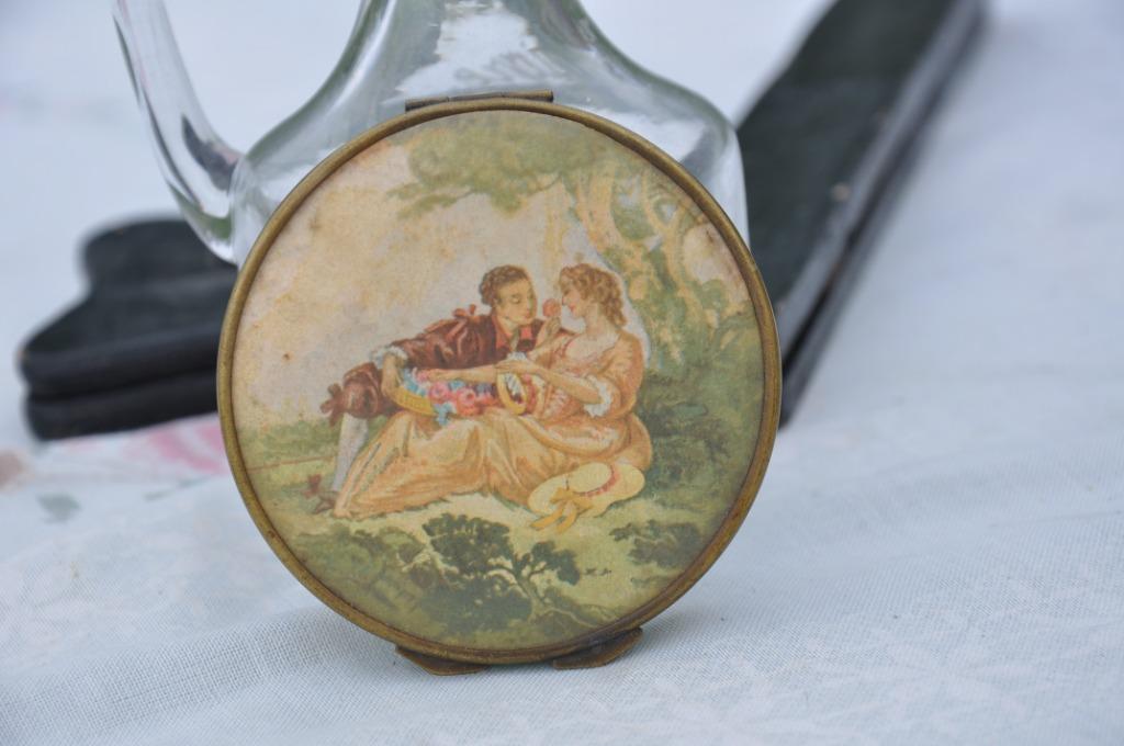 ancien poudrier decor aux galants, Enlèvement ou Envoi