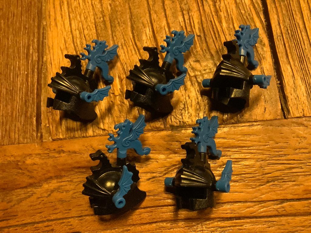 Lego helmen en pluimen ridders 5 stuks / 451-13, Ophalen of Verzenden, Zo goed als nieuw, Losse stenen, Lego