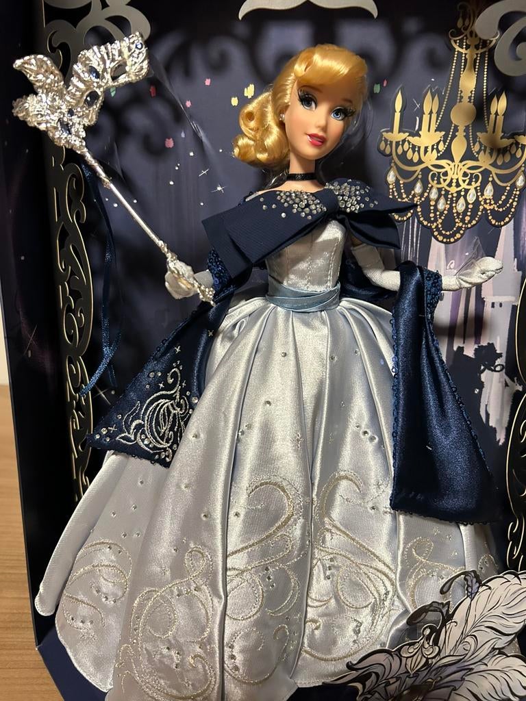 Disney limited edition doll Cinderella 11’’, Verzamelen, Poppen, Ophalen, Zo goed als nieuw, Pop