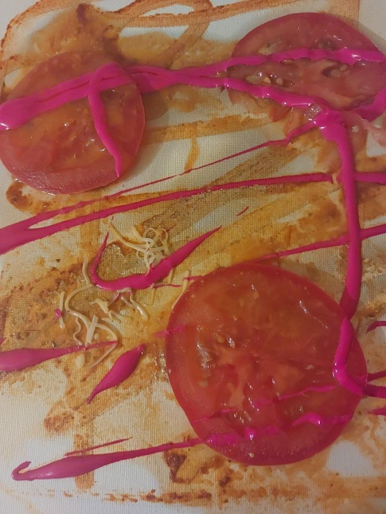 tomaat en harisa en acryl 2022, Verzenden