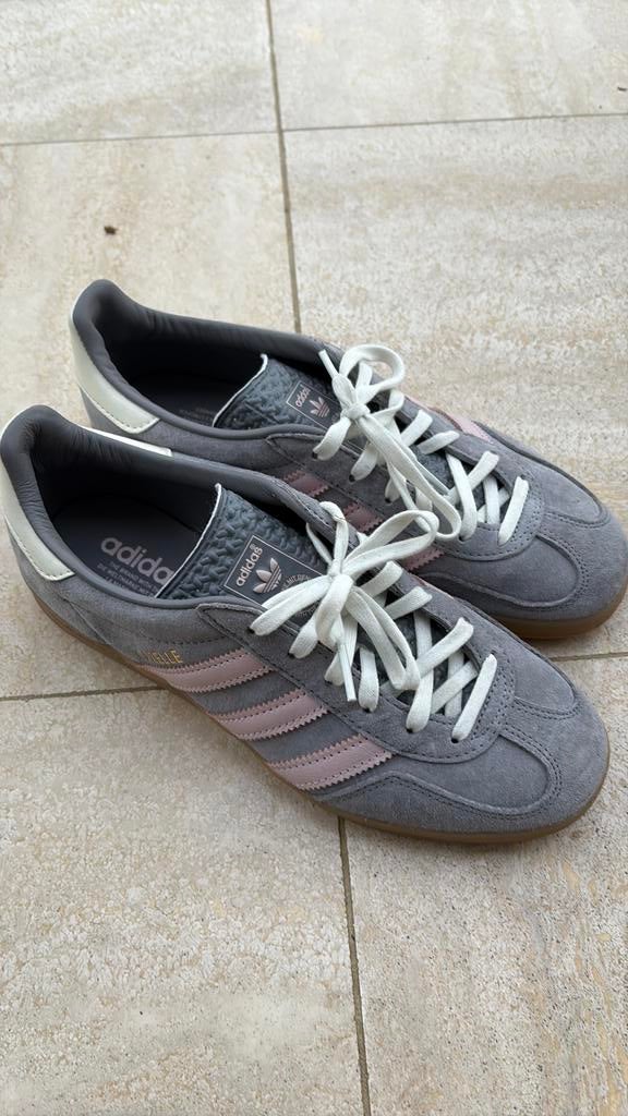 Adidas sneakers dames maat 40, Kleding | Dames, Nieuw, Ophalen of Verzenden, Sneakers, Grijs