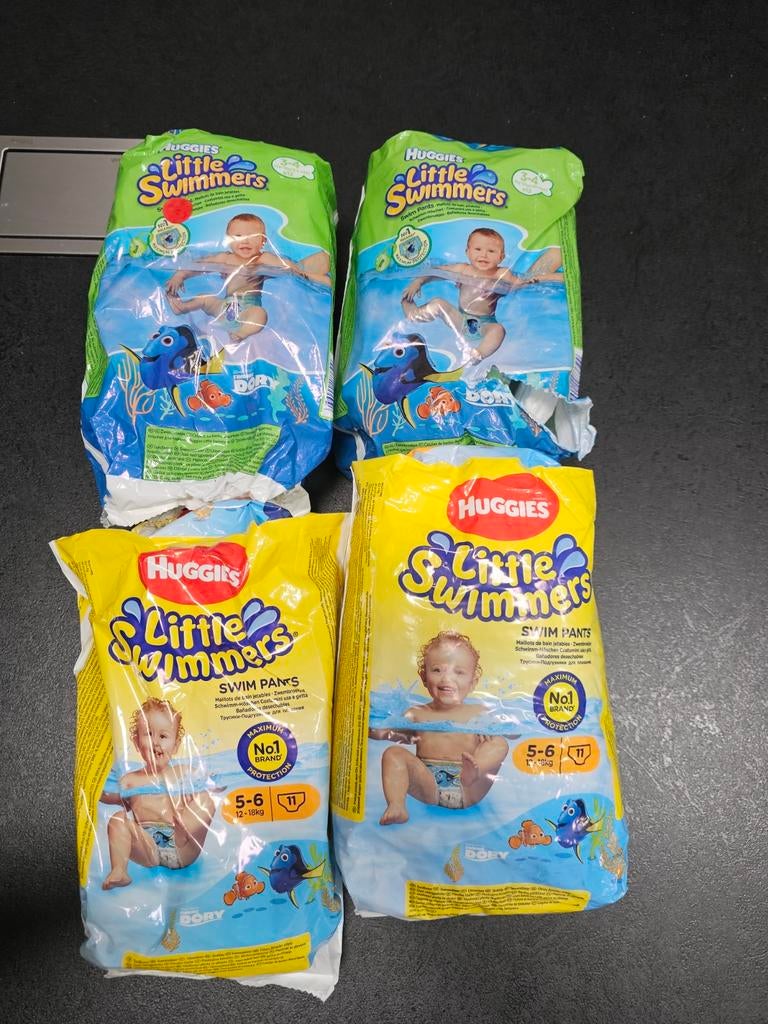 Couche de piscine taille 3/4 et 5/6 et bouée bébé, Enlèvement