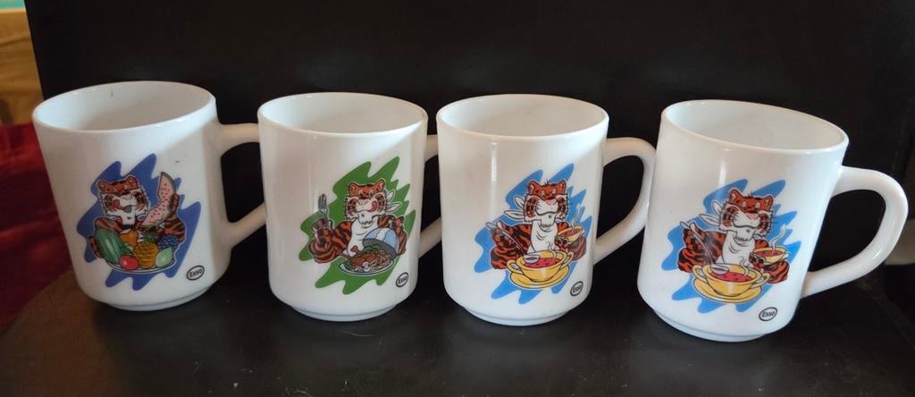 Mugs vintage en forme de tigre Arcopal France, Maison & Meubles, Enlèvement ou Envoi, Tasse(s) et/ou soucoupe(s)