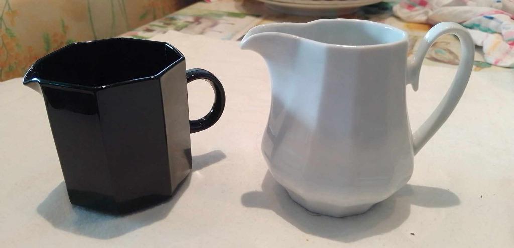 carafes à lait angulaires en vitrocéramique noire et blanche, Enlèvement ou Envoi, Comme neuf, Verre, Autres types