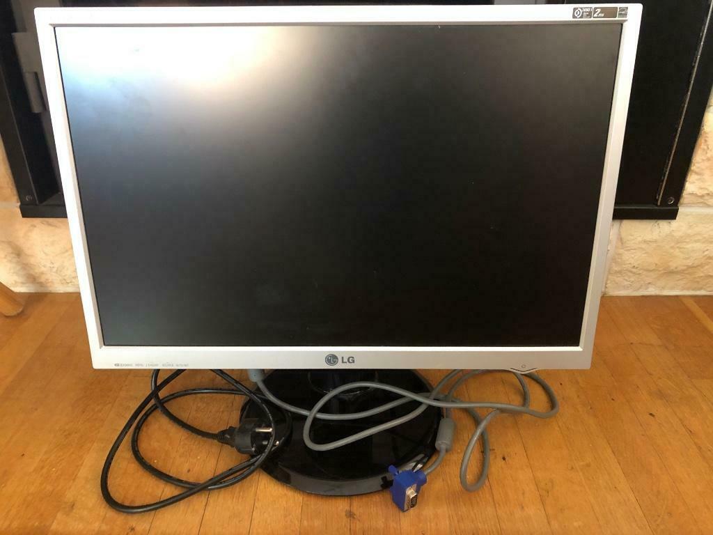 Lot randapparatuur pc: scherm, boxen, webcam, routers, Enlèvement, Utilisé