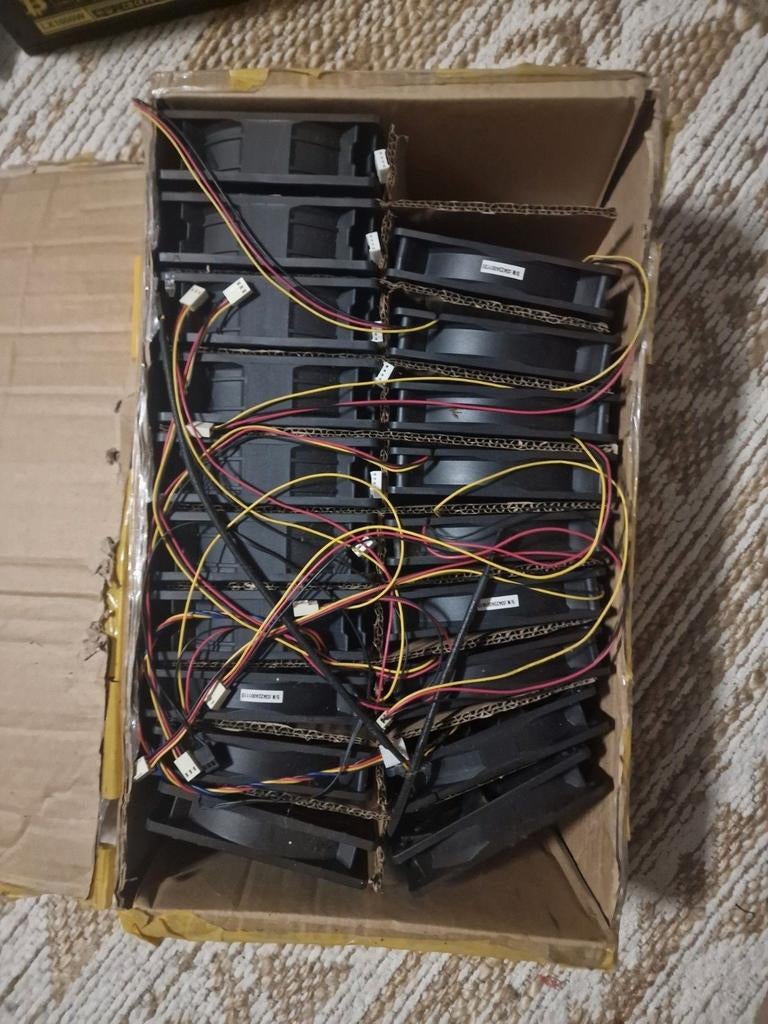 Meerdere Server/PC fans, Computers en Software, Computerkoelers, Ophalen of Verzenden, Zo goed als nieuw, Luchtkoeling
