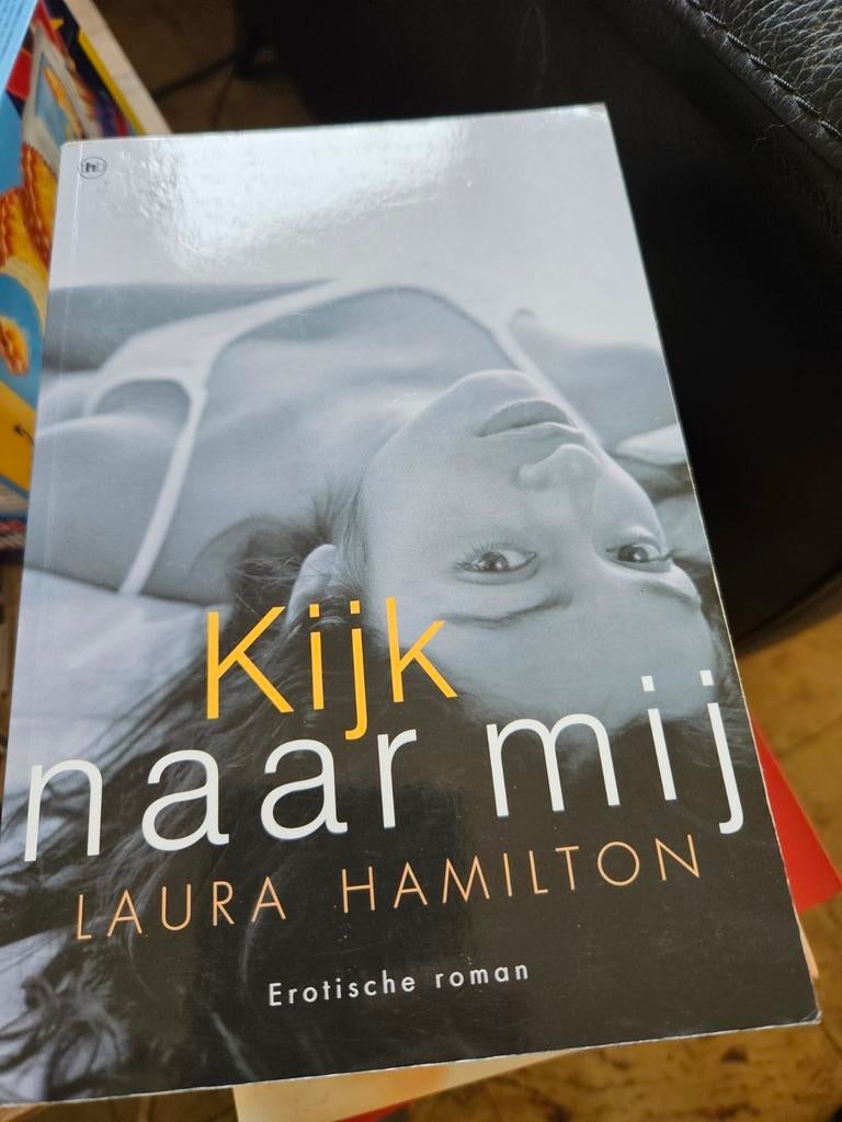 Laurell K. Hamilton - Kijk naar mij, Ophalen of Verzenden, Zo goed als nieuw, Laurell K. Hamilton