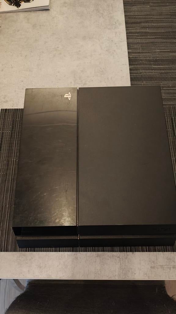 PS4 met 2 controllers en 12 games, Games en Spelcomputers, Ophalen, Met 2 controllers, Original, 500 GB