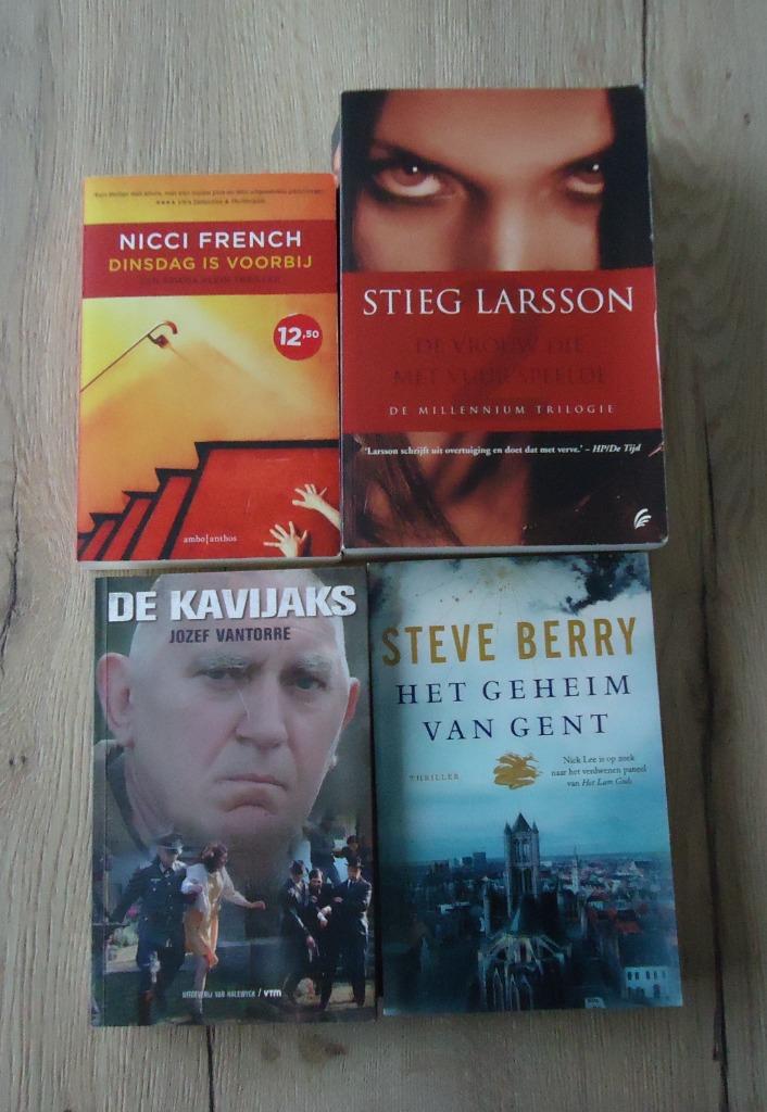 Lot van 4 boeken in nieuwe staat !, Enlèvement ou Envoi, Comme neuf
