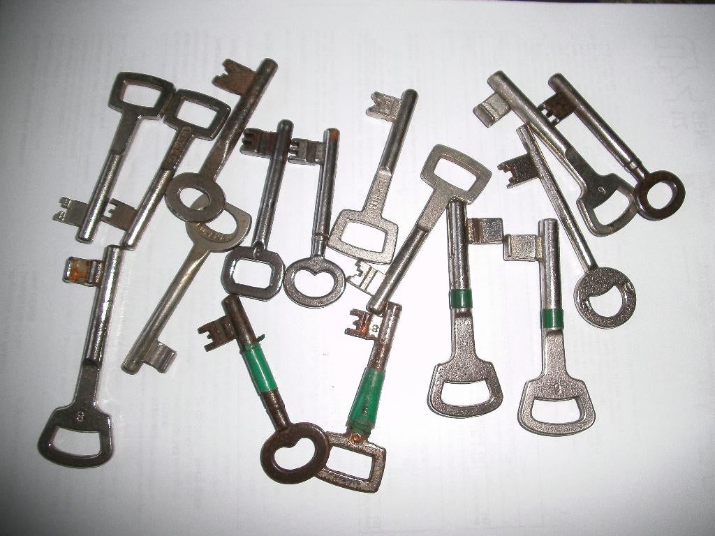 Lot gewone deursleutels, Ophalen of Verzenden, Zo goed als nieuw, Overige materialen, Overige typen