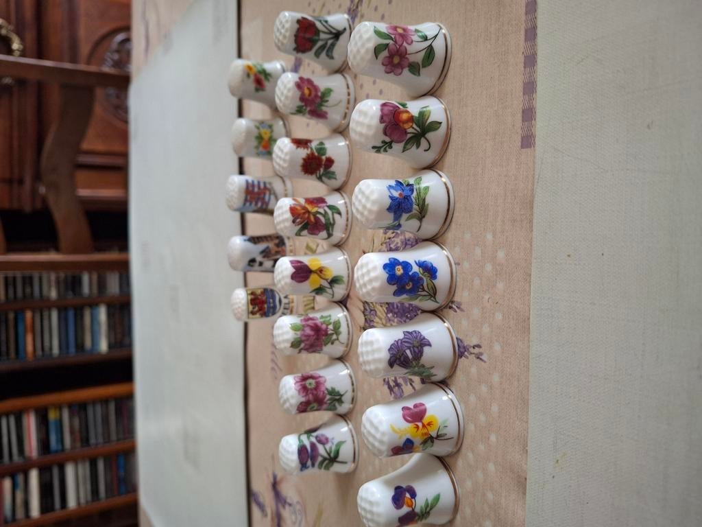 20 porselienen vingerhoedjes, Ophalen of Verzenden