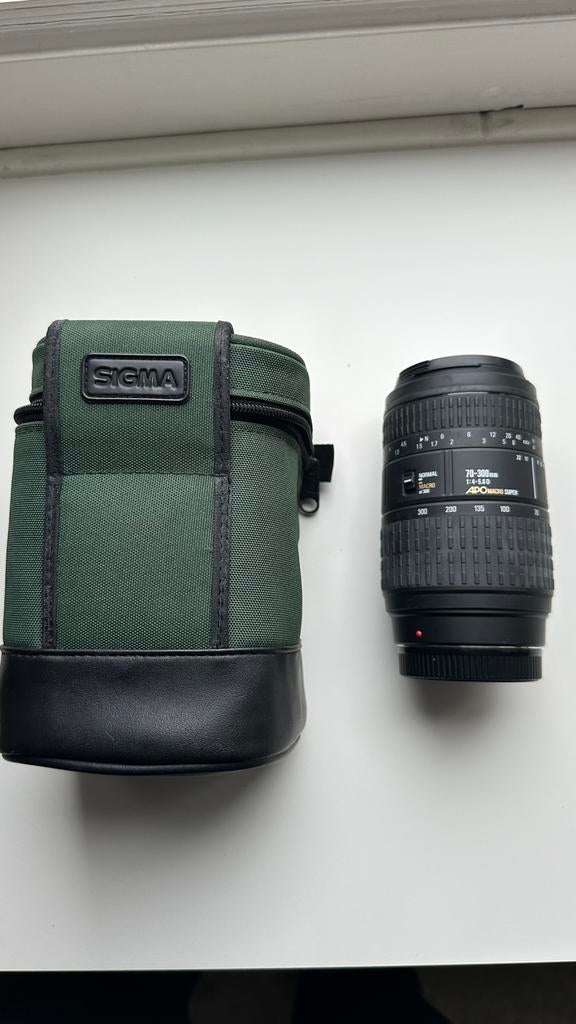 Sigma 70-300mm, Ophalen of Verzenden, Zo goed als nieuw