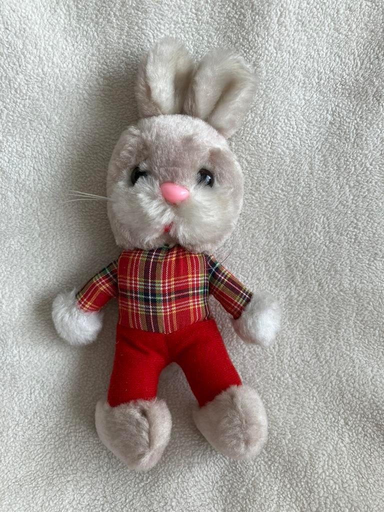 Peluche Lapin Lièvre tailleur pantalon rouge Ecosse 20 cm, Enlèvement ou Envoi, Comme neuf, Lapin