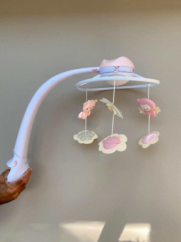 Muziekmobiel baby infantino met projector, Kinderen en Baby's, Ophalen of Verzenden, Zo goed als nieuw