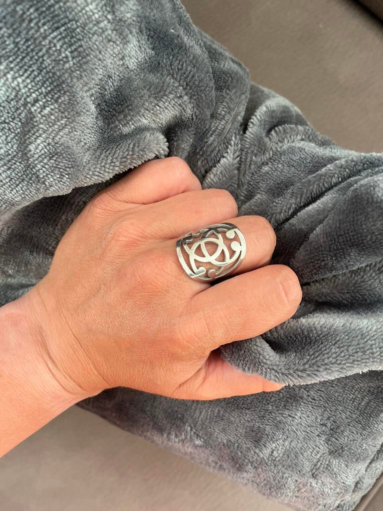 Victoria ring mooi design, Handtassen en Accessoires, Ringen, Ophalen of Verzenden, Zo goed als nieuw, Zilver, Dame
