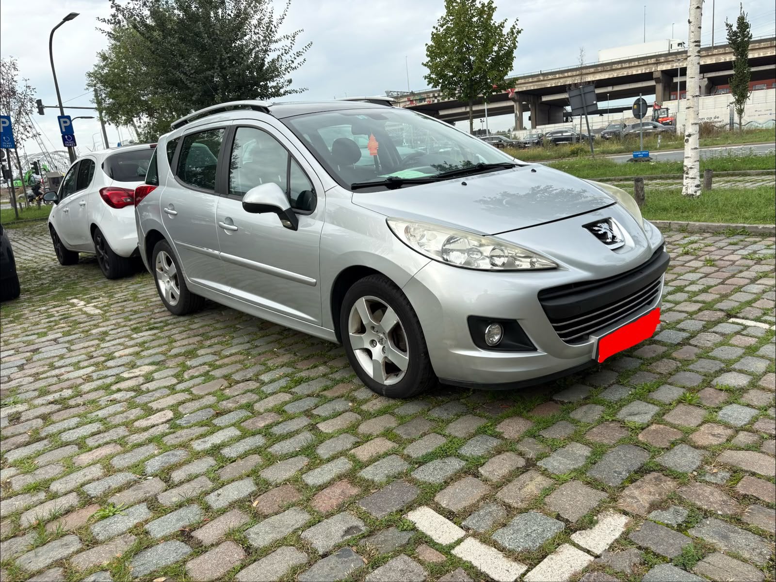 Peugeot 207 2011 benzine + airco + keuring, Auto's, Euro 5, Trekhaak, Particulier, Te koop