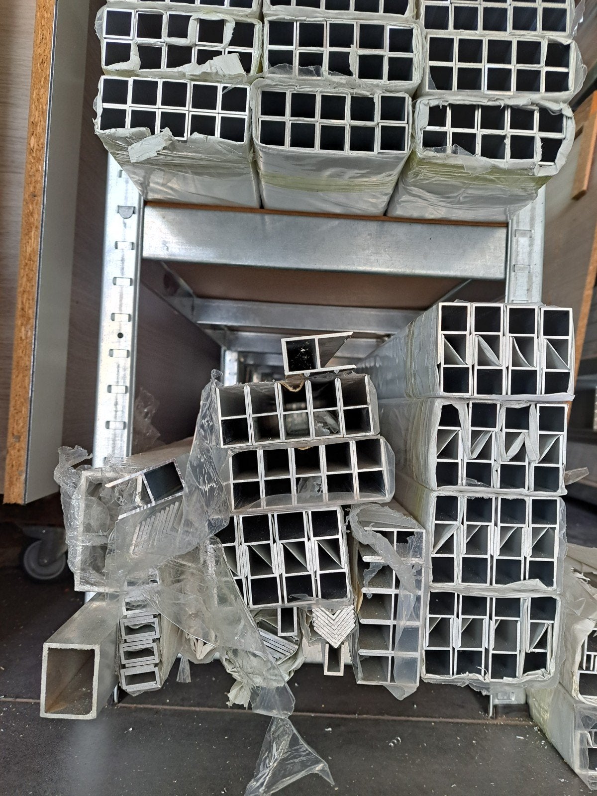 ALUMINIUM KOKER 20 X 20 X 1,5 MM., Ophalen, Nieuw, Aluminium