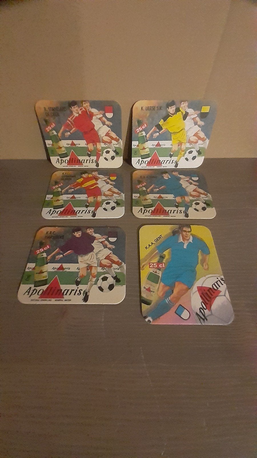 69 viltjes van apollinaris voetbal in nieuwe staat samen € 3, Enlèvement ou Envoi