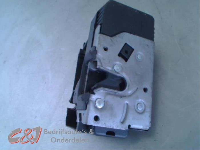 Serrure portière mécanique 2portes droite d'un Opel Vivaro, Autos : Pièces & Accessoires, Carrosserie & Tôlerie, Opel, Utilisé