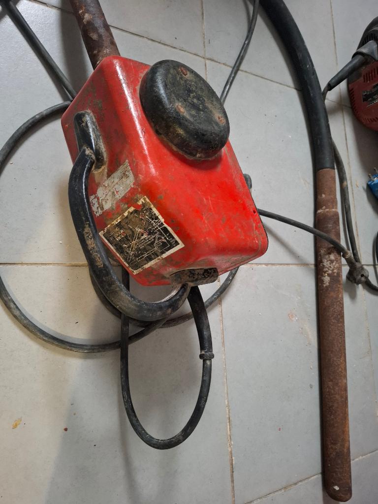 Breekhamer hilte te 700 te huur, Doe-het-zelf en Bouw, Gereedschap | Boormachines, Ophalen of Verzenden, Gebruikt, 600 watt of meer
