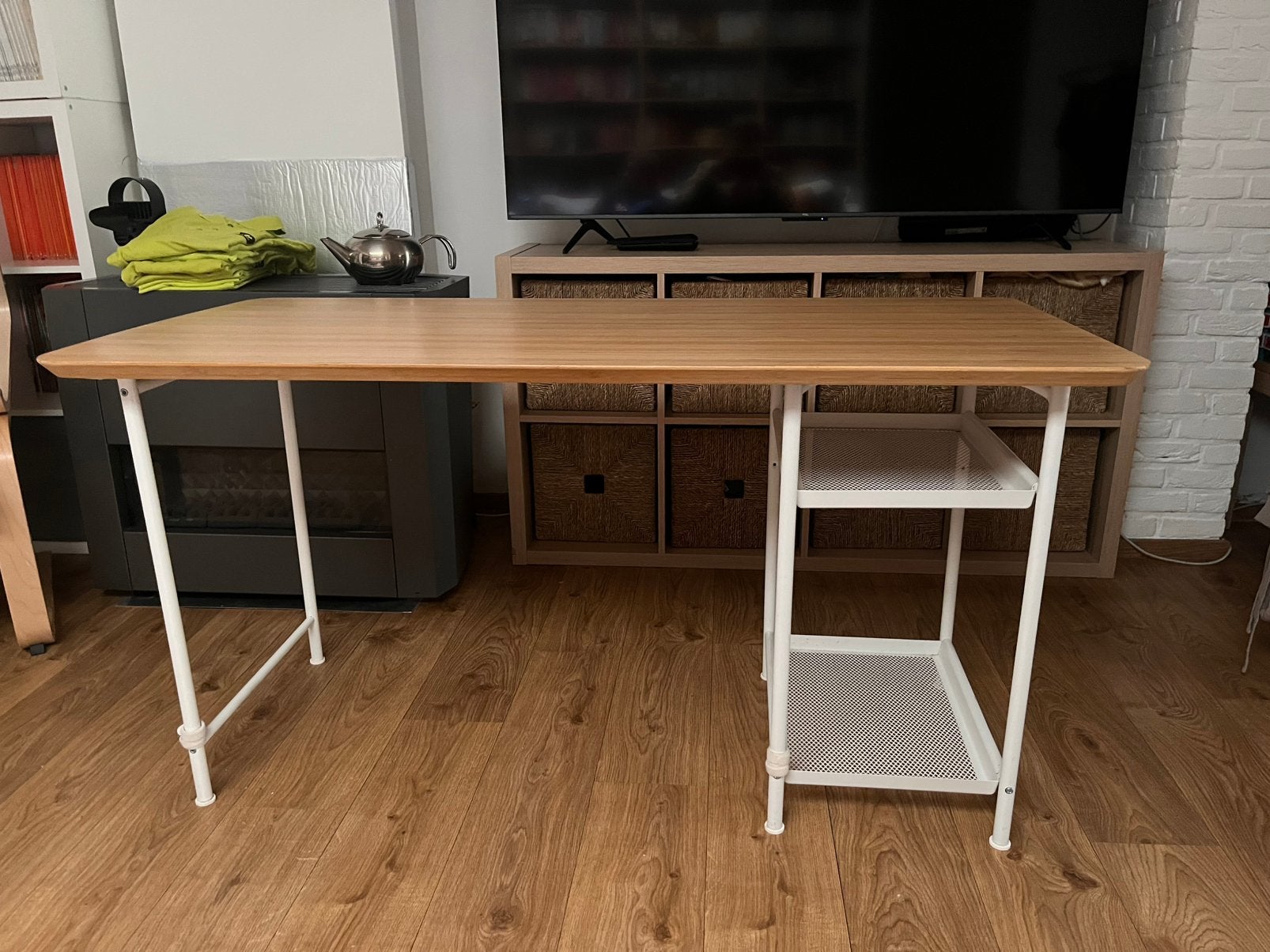 Bureau, Huis en Inrichting, Ophalen, Zo goed als nieuw, IKEA