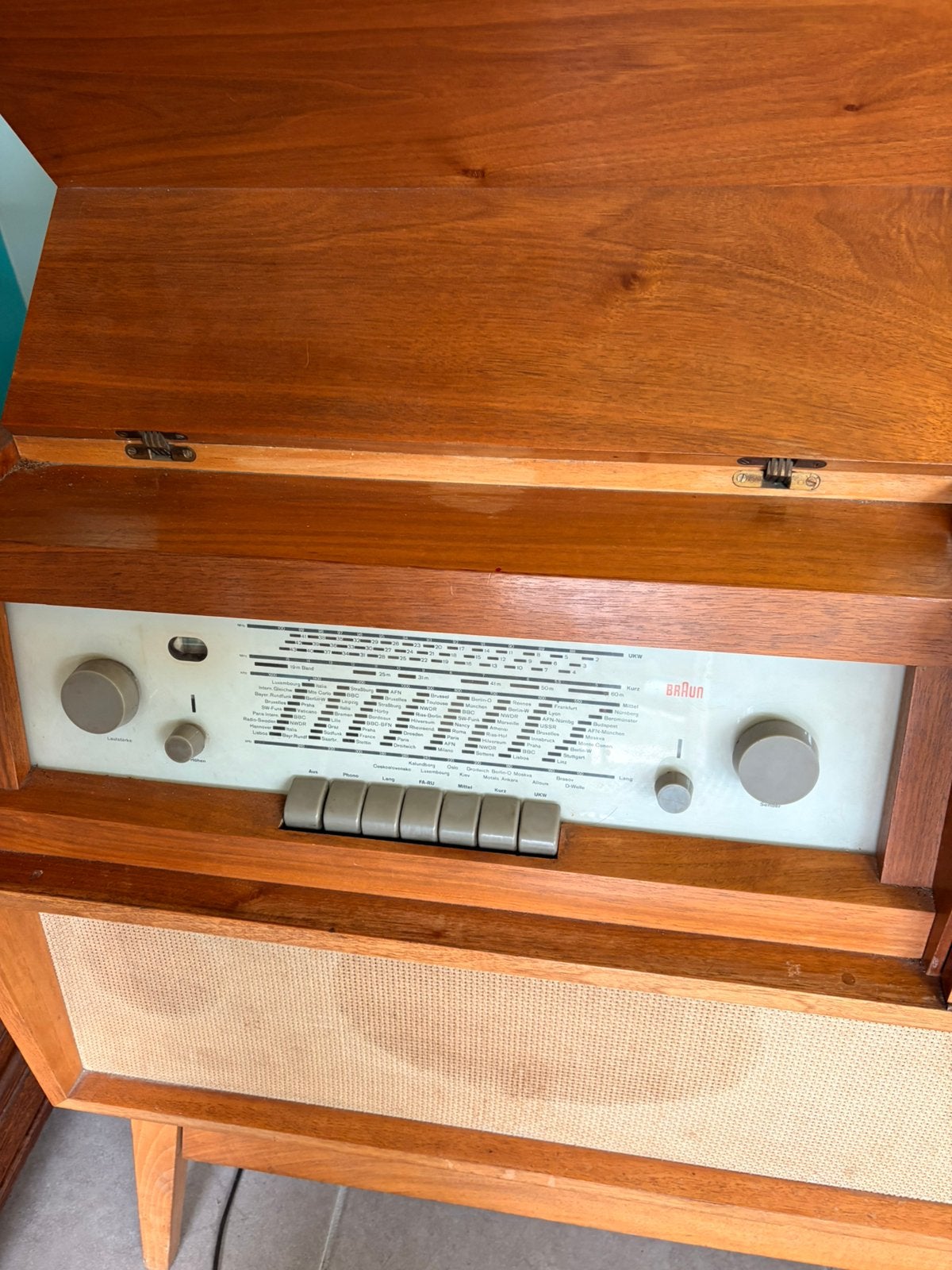 *** OUDE RADIO MERK BRAUN***, Antiek en Kunst, Ophalen
