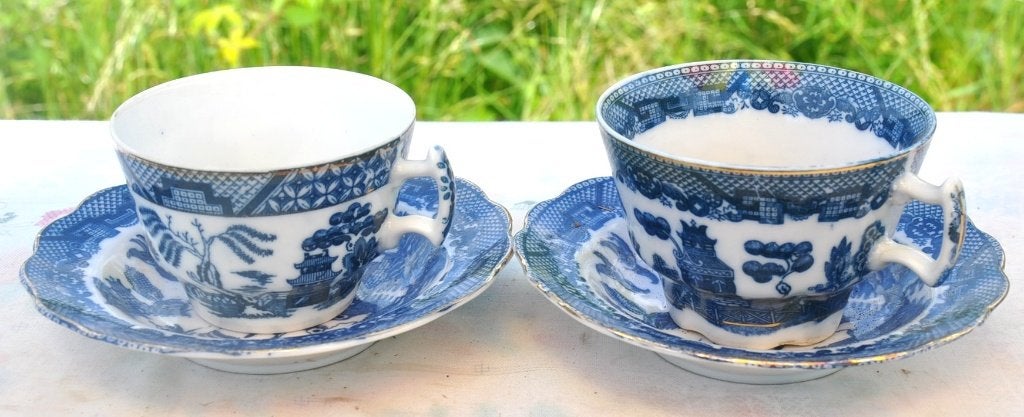2 tasses avec sous tasse  the porcelaine decor asiatique, Antiquités & Art, Enlèvement ou Envoi