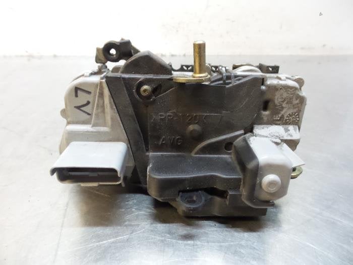 Serrure portière mécanique 2portes gauche d'un Peugeot 206, -, 3 mois de garantie, Utilisé, -