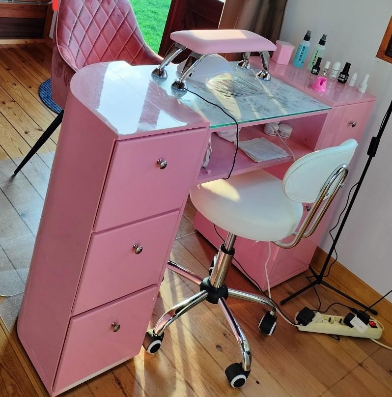 Nagel tafel met ingebouwde afzuiging, Huis en Inrichting, Bureaus, Ophalen, Demontabel, Gebruikt, Roze
