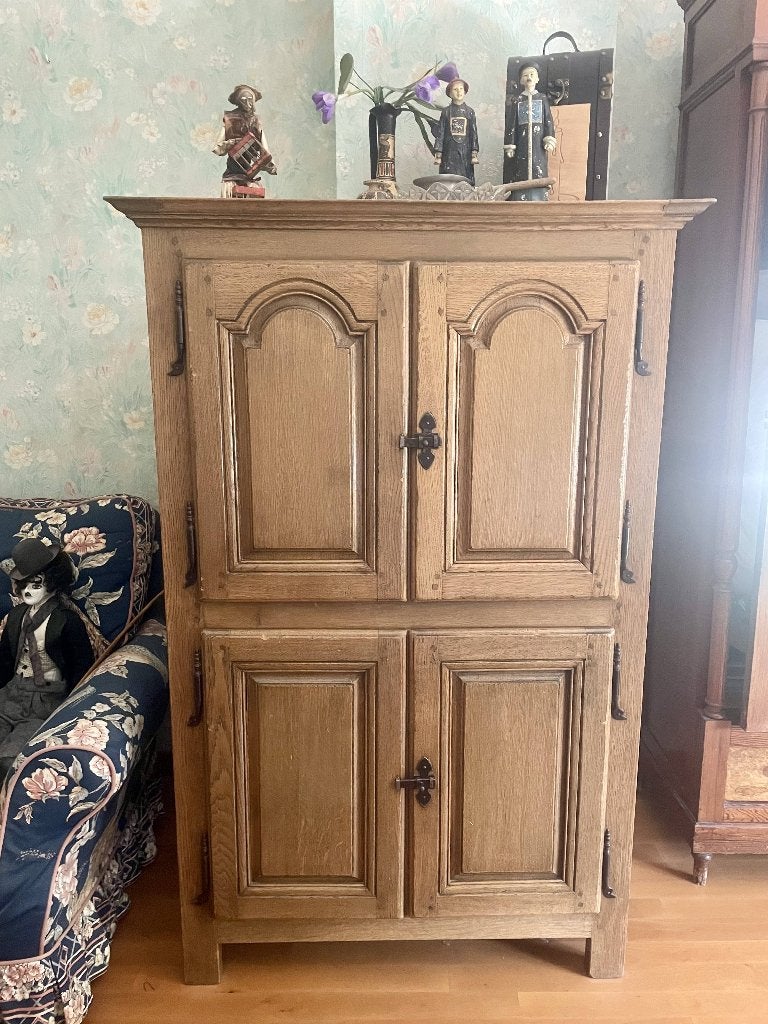 Ancien buffet en chêne massif 4 portes fer forgé, Chêne, Enlèvement, Utilisé, 50 à 100 cm