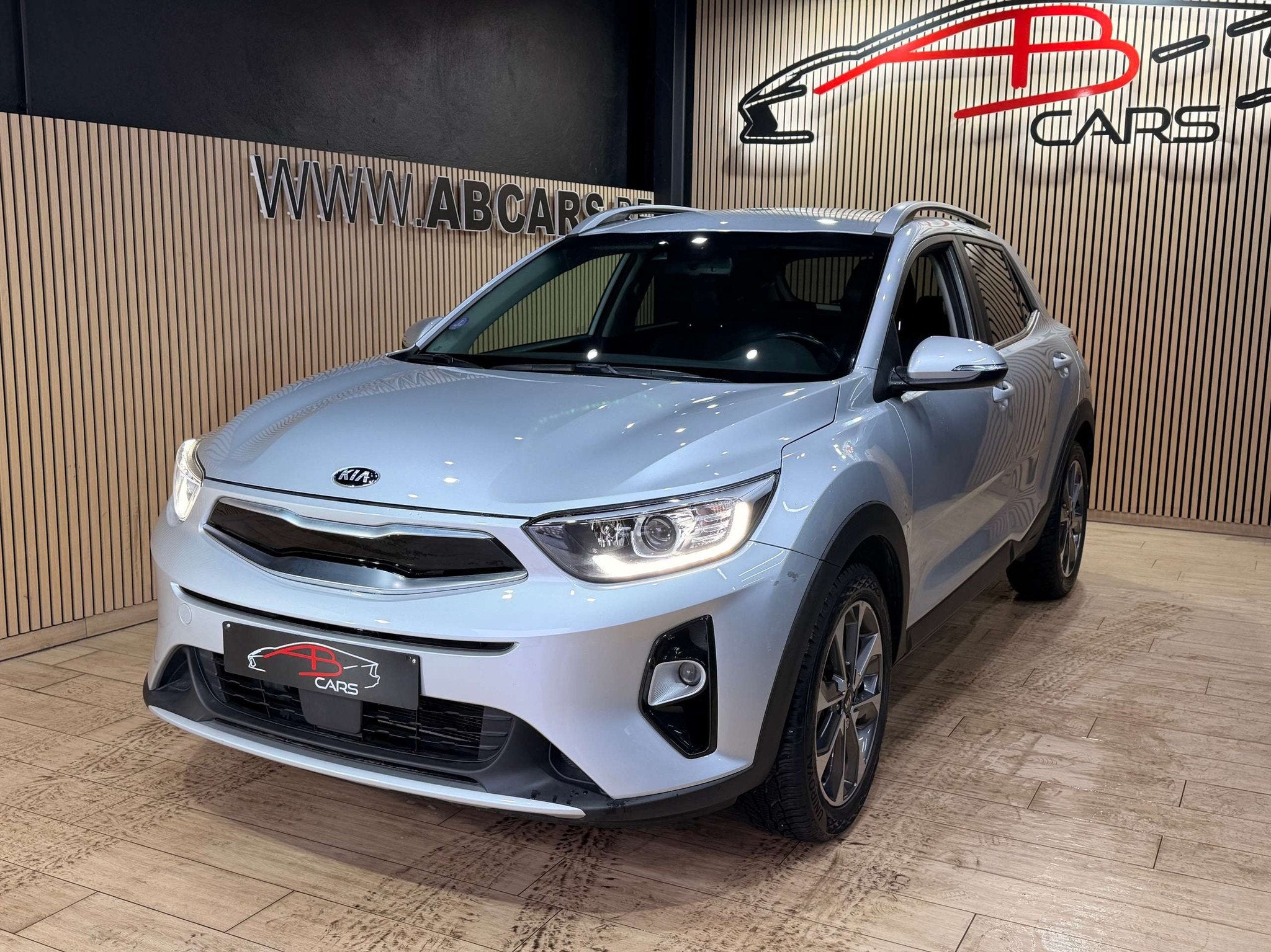 Kia Stonic 1.4i * GARANTIE 12 MOIS * 1ER PROP *, Autos, Kia, Cuir, Achat, Euro 6, Entreprise