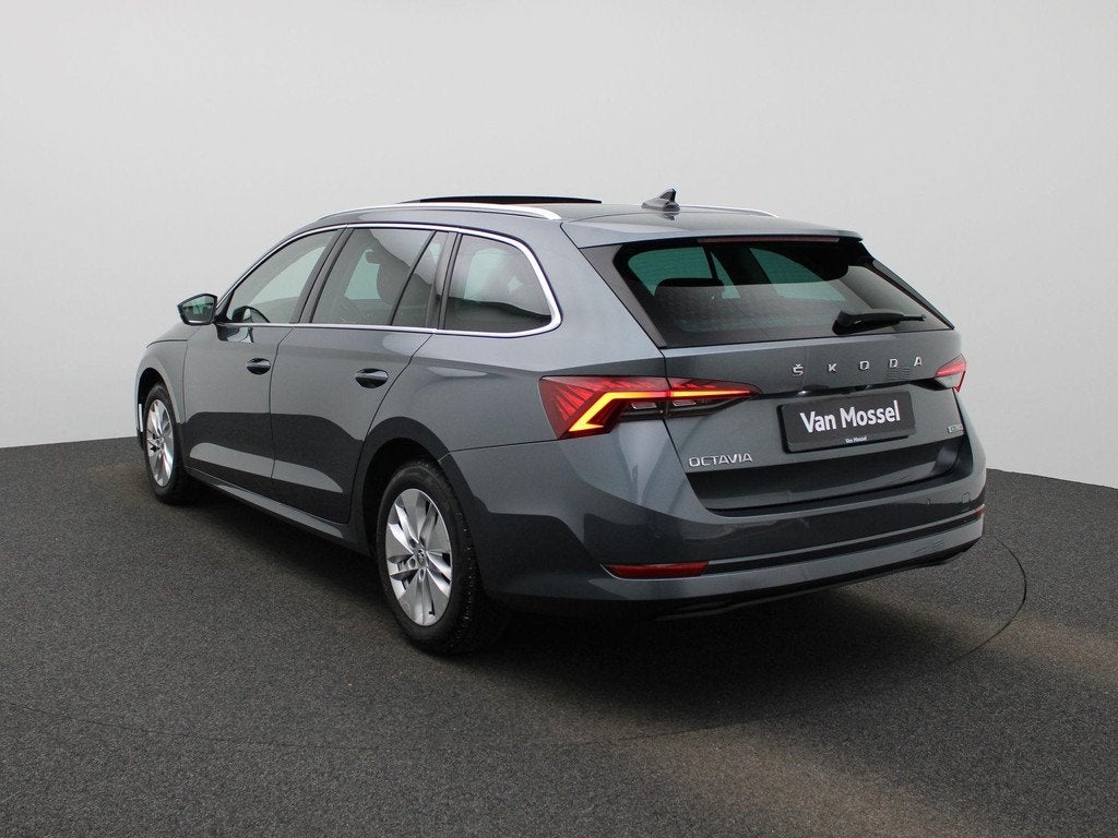 Skoda Octavia Combi 1.0 TSI 81kW DSG7 Clever PANODAK | ZETEL, Auto's, Stof, Gebruikt, Automatische klimaatregeling, 1353 kg
