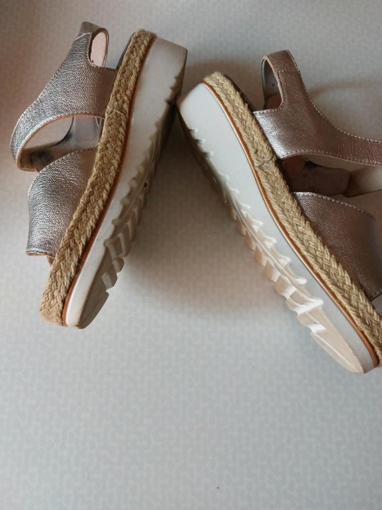 Damens Sandalen Maat 38 Vermeld 4.5 Mooie sta, Ophalen, Zo goed als nieuw
