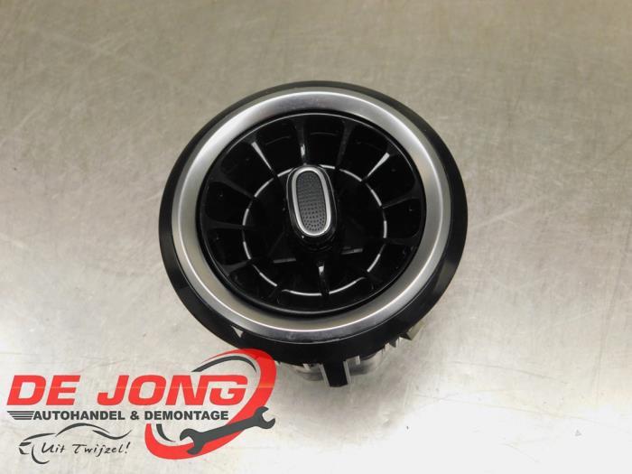 Grille aération tableau de bord d'un Mercedes GLA, 3 mois de garantie, Utilisé, -, -