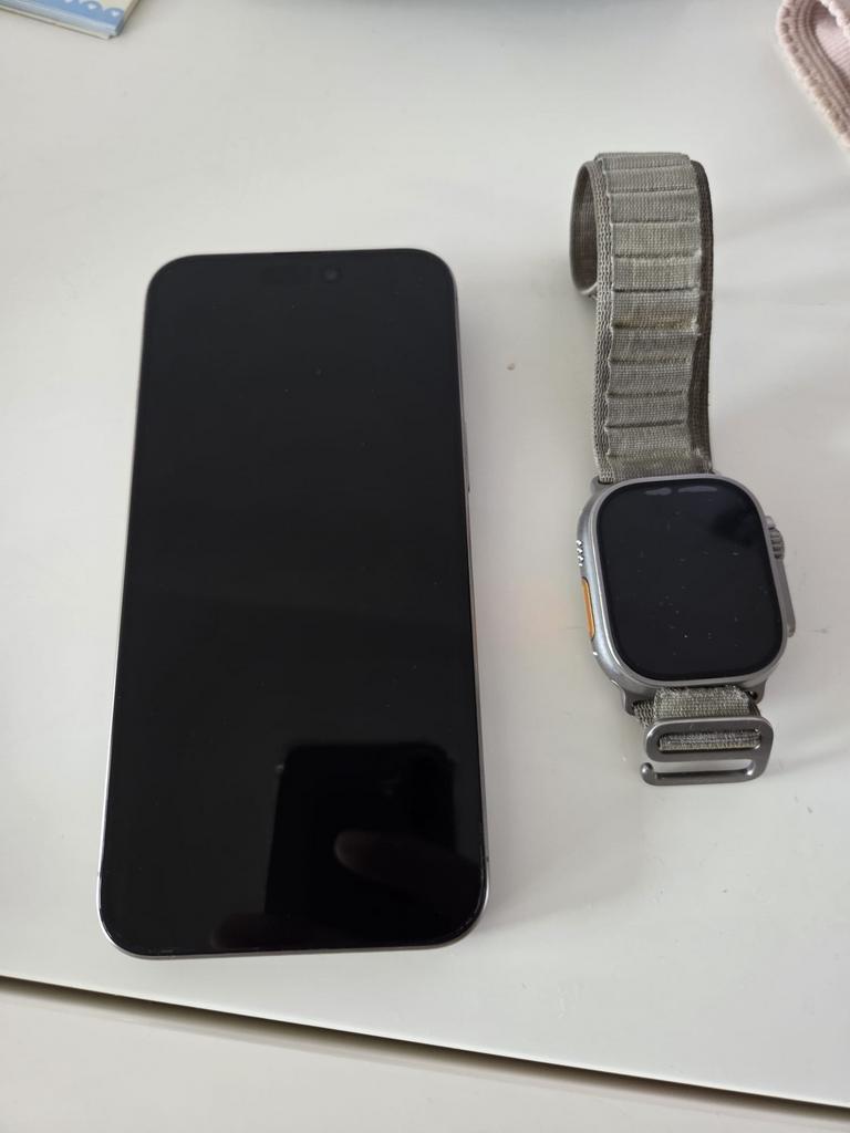 Iphone 15 Pro Max 256 Gb en Apple watch ultra 2 49mm titan, Ophalen, Zo goed als nieuw, 256 GB, IPhone 15