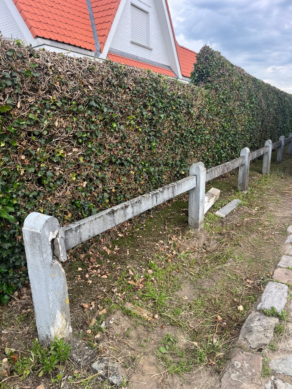 Betonnen omheining, Ophalen, Zo goed als nieuw