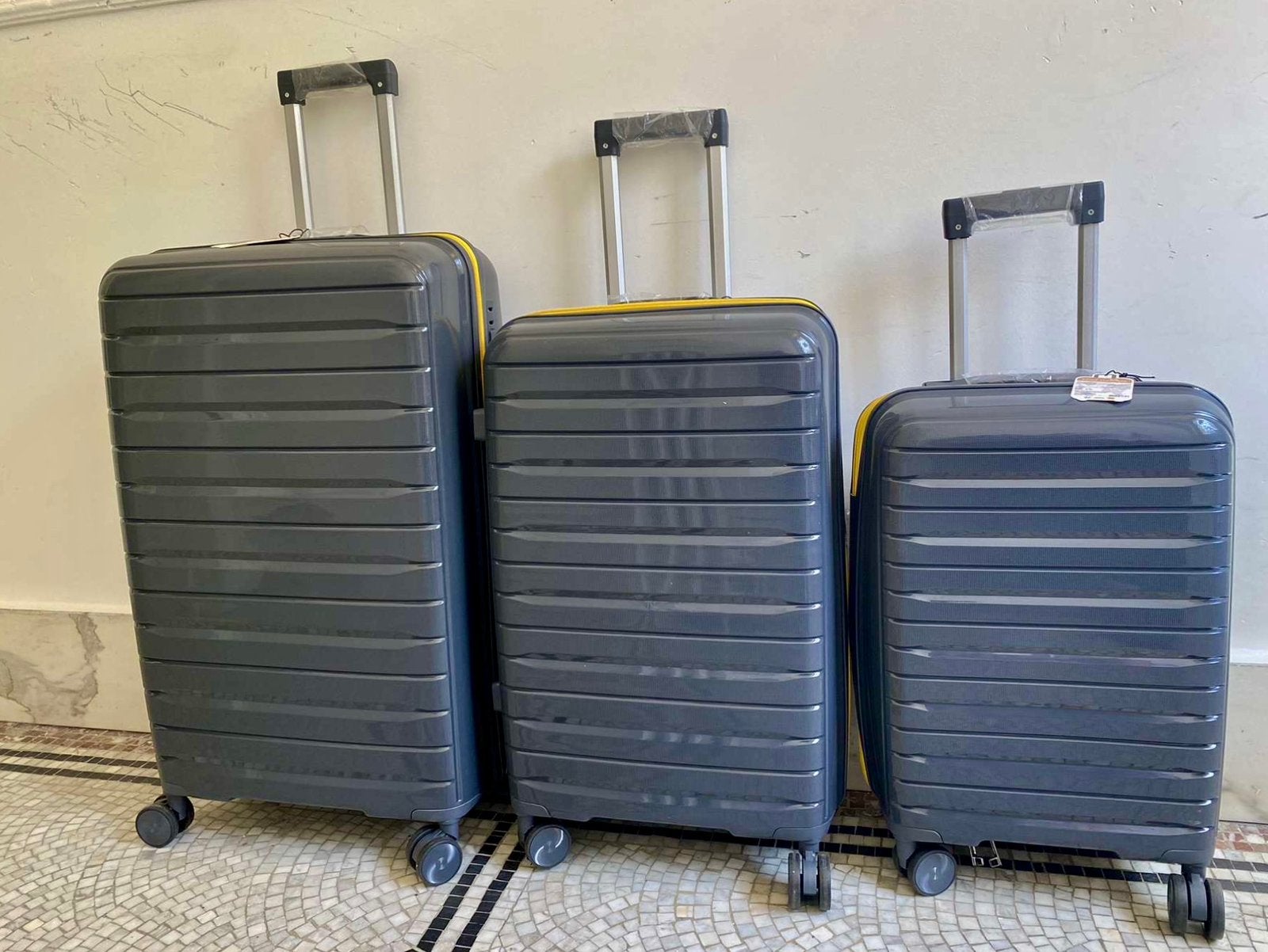 Set de 3 valises, neuf, avec code, Bijoux, Sacs & Beauté, Valises, Enlèvement ou Envoi, Comme neuf