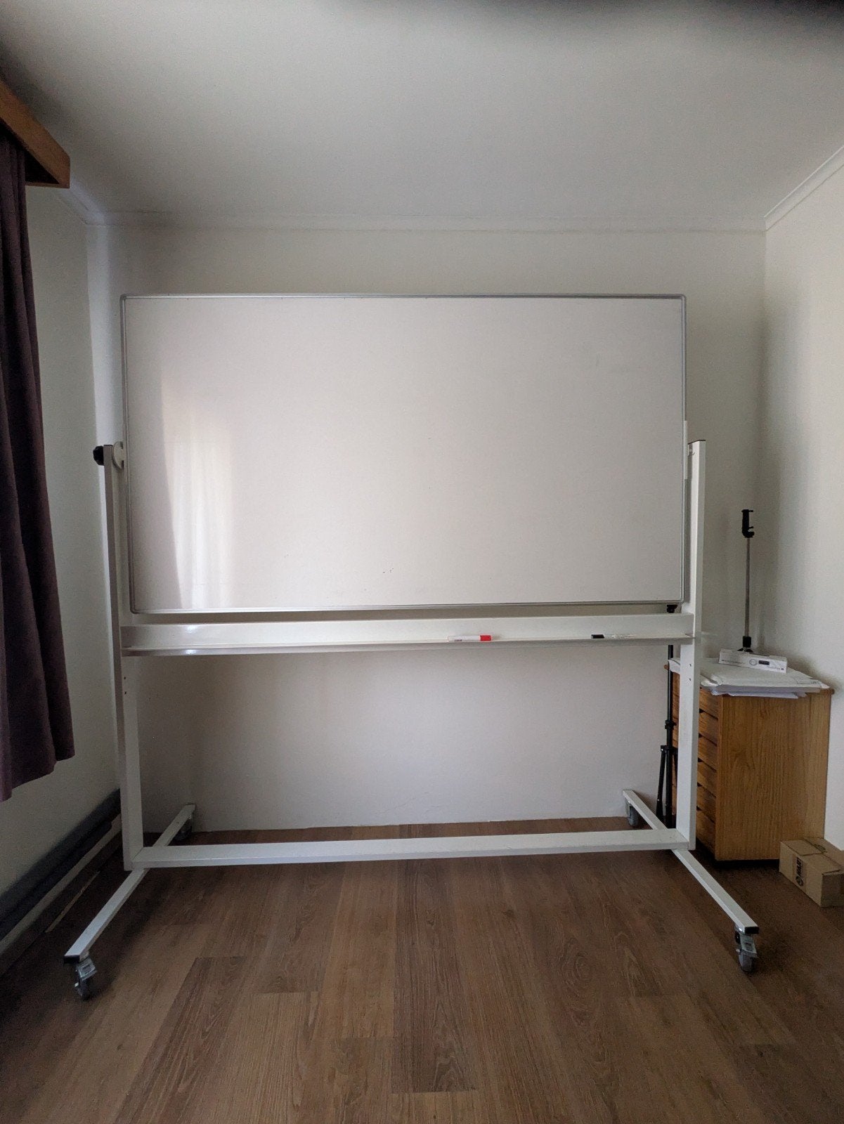 whiteboard , dubbelzijdig met wielen, Diversen, Ophalen, Mobiel, Gebruikt, Whiteboard