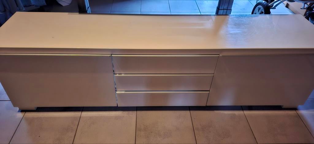 Lage kast wit, Ophalen