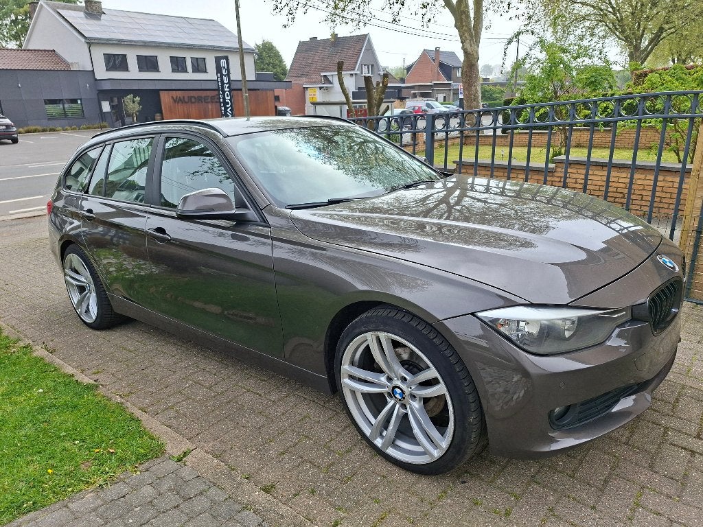 BMW 318d/09-2013/Clim/GPS/J.Alu 19"/Nouveau moteur/T.B. état, 100 kW, Euro 5, Stof, 1995 cc