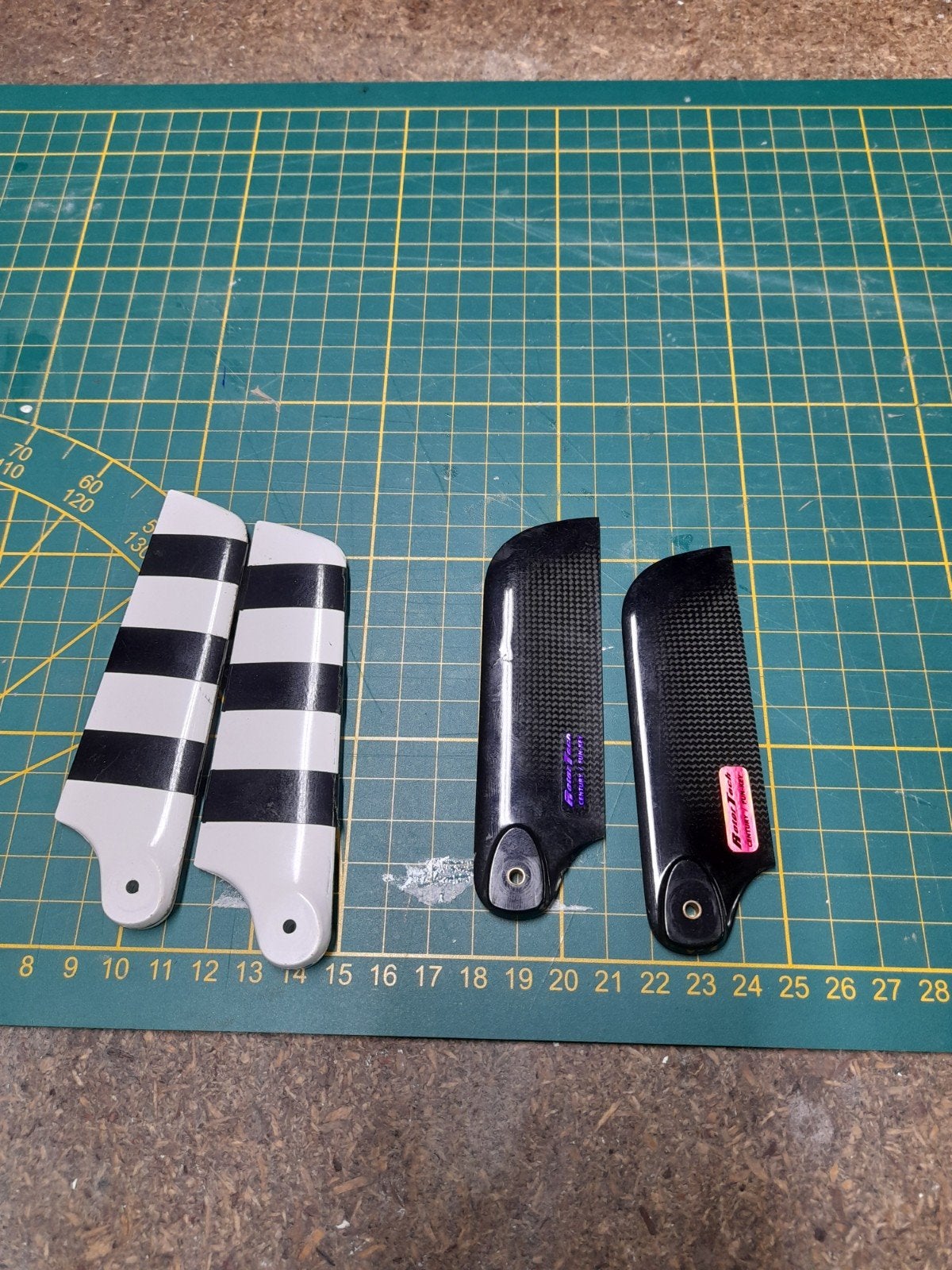 Te koop. tail blades vario en Rotor Tech, Hobby en Vrije tijd, Ophalen