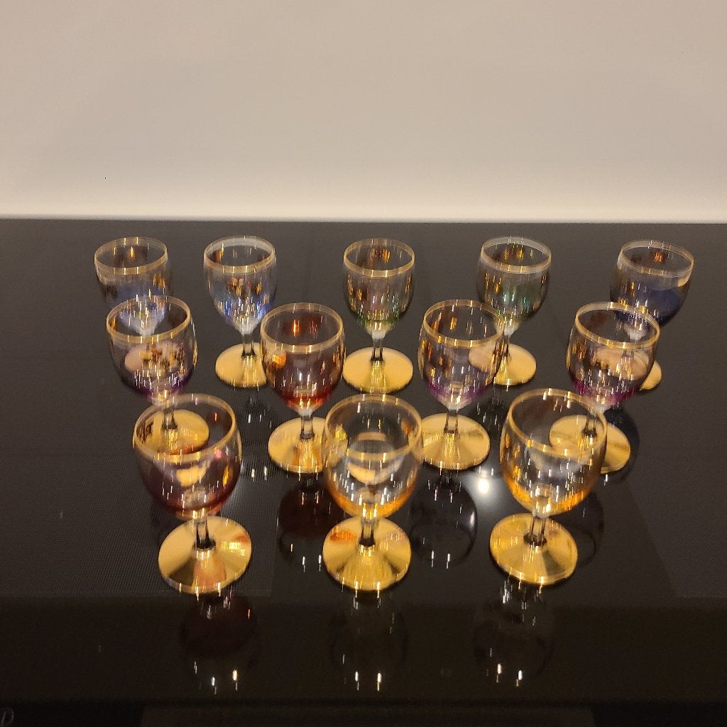A saisir: Magnifique ensemble vintage de 12 verres Arlequin, Enlèvement