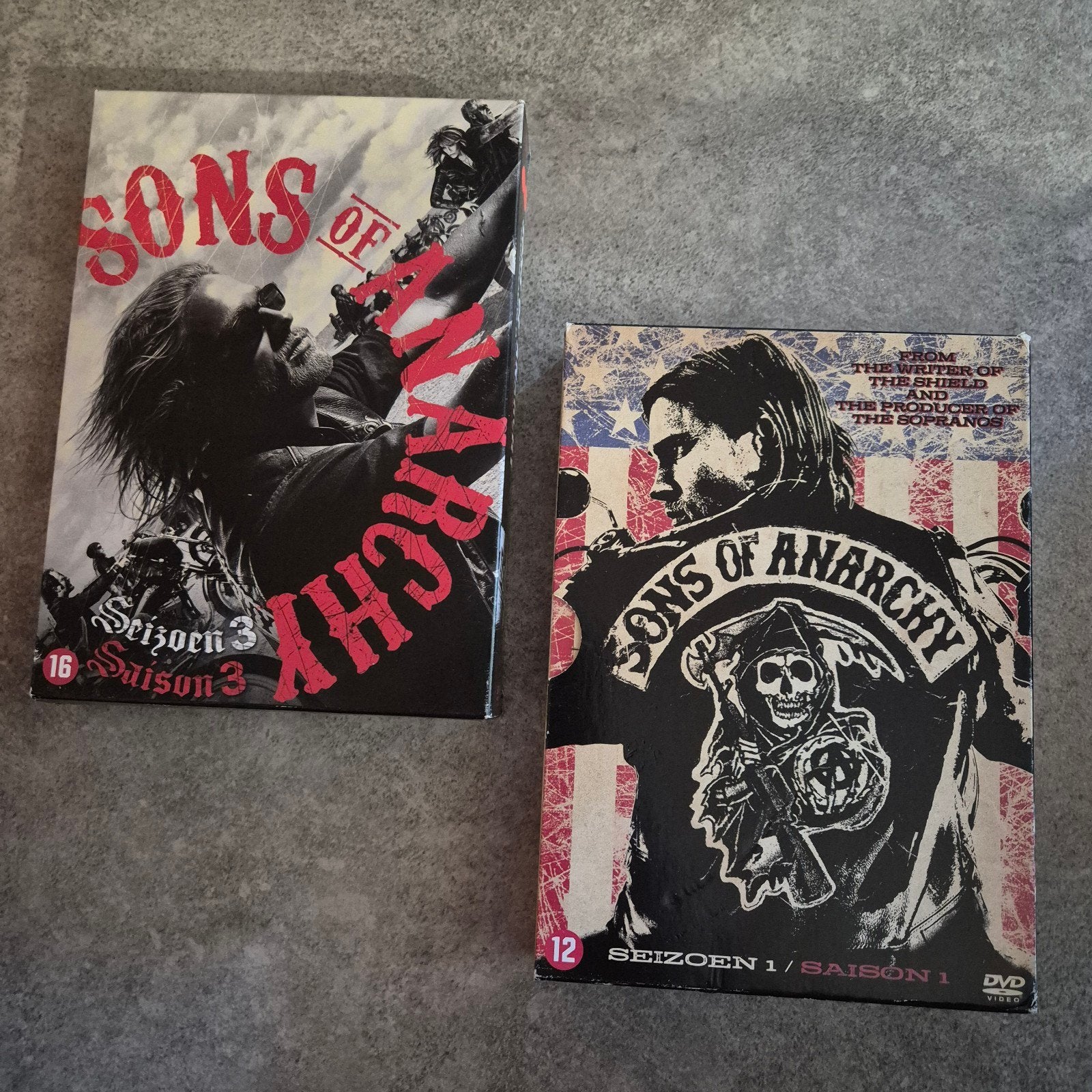 4 delige dvd boxen Sons of Anarchy, seizoen 1 en 3, Enlèvement ou Envoi