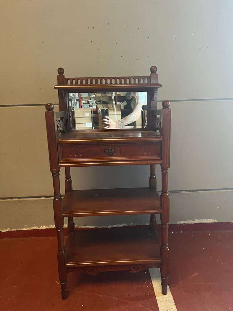 Wandtafel met spiegeltje, Ophalen