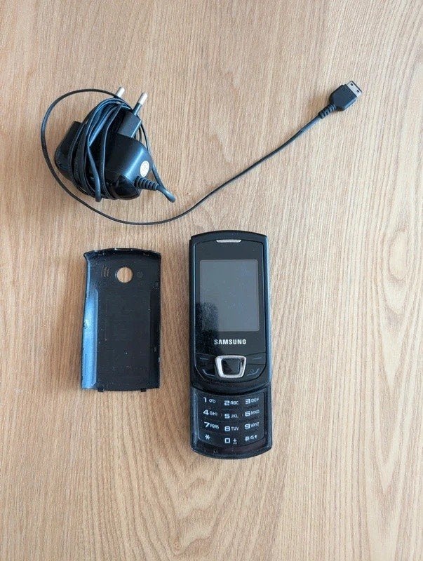 Samsung GT-E2550 (pour pièces, sans batterie), Télécoms, Enlèvement ou Envoi, Ne fonctionne pas, Noir, Sans simlock