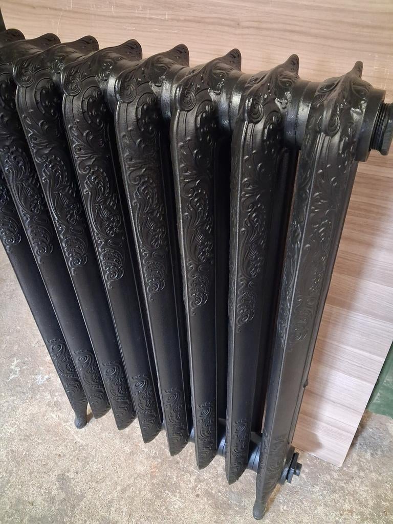 Gietijzeren radiator met bloem motief in mat zwart, Ophalen of Verzenden