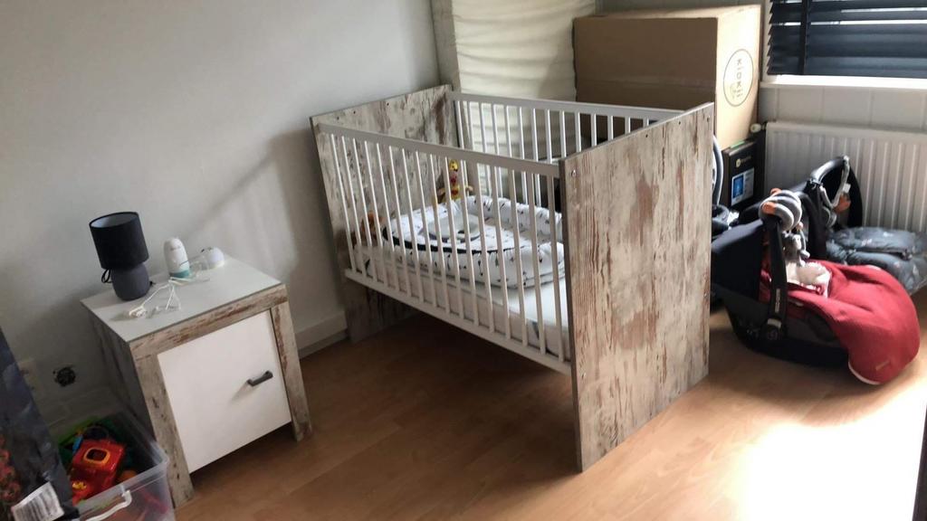 Complete baby/kinderkamer - lichtbruin/grijs wit., Ophalen, Zo goed als nieuw, Jongetje of Meisje